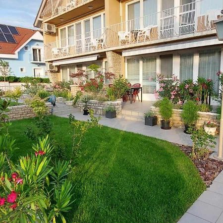 Siesta Apartmanhaz Balatonfuered Exterior photo