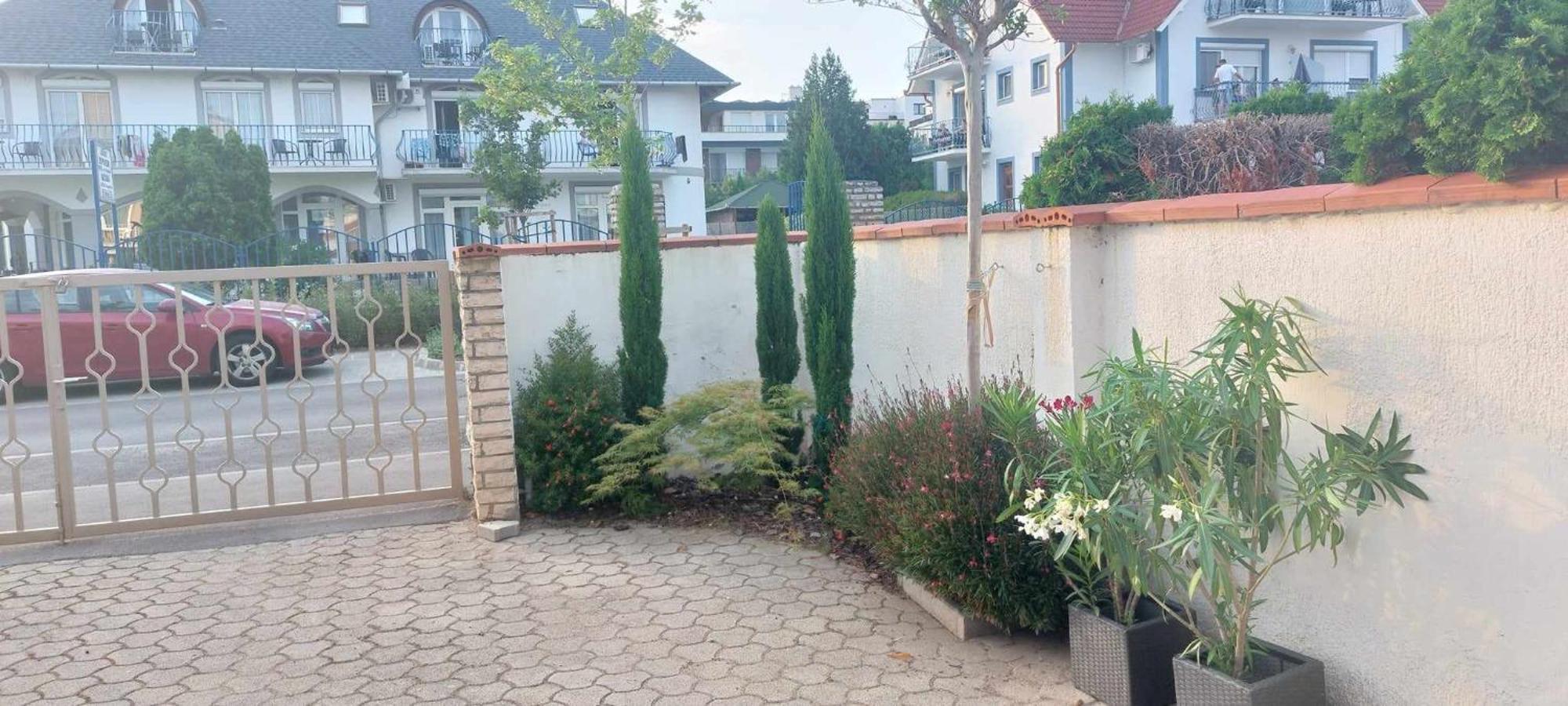 Siesta Apartmanhaz Balatonfuered Exterior photo