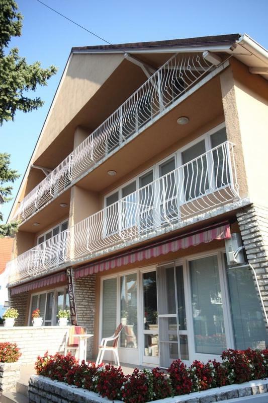 Siesta Apartmanhaz Balatonfuered Exterior photo